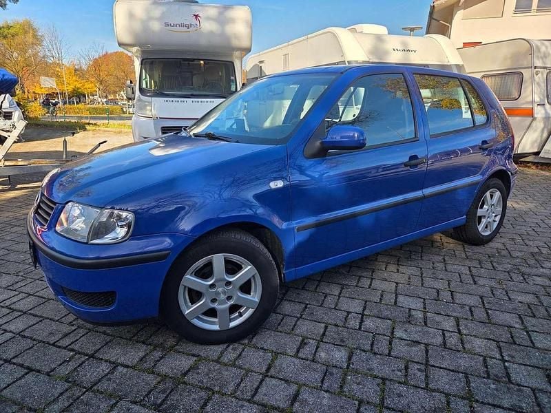 Blau Gebraucht 2000 VW Polo Limousine | 900 € (Guter Preis) - Bild 1/4