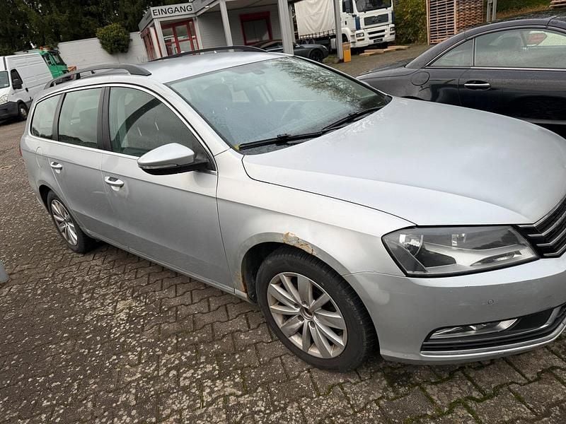 Silber Gebraucht 2011 VW Passat Kombi | 3.400 € (Superpreis) - Bild 1/4