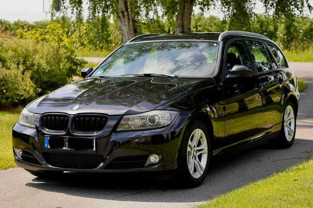 Gebraucht BMW 320 170 PS (125 kW) 2011 Schwarz Kombi