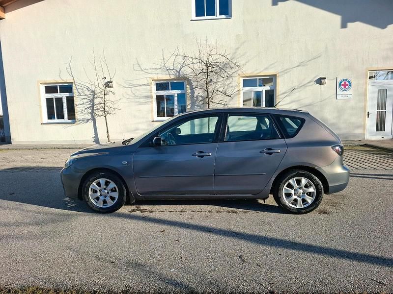 Grau Gebraucht 2006 Mazda 3 Limousine | 1.600 € (Superpreis) - Bild 1/4