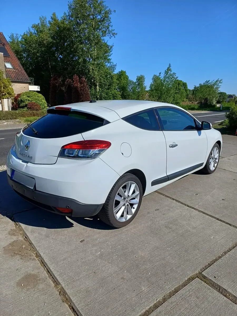 Gebraucht Renault Mégane Coupé Luxe 131 PS (96 kW) 2010 Weiß Coupé