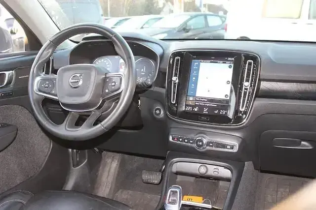 Gebraucht Volvo XC40 Plus 179 PS (131 kW) 2022 Grau SUV