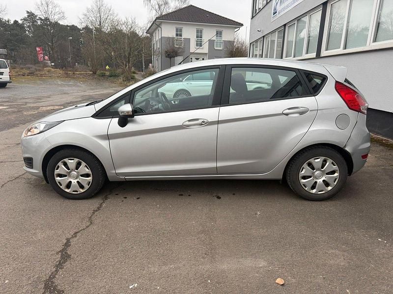 Gebraucht Ford Fiesta 75 PS (55 kW) 2014 Silber Kleinwagen