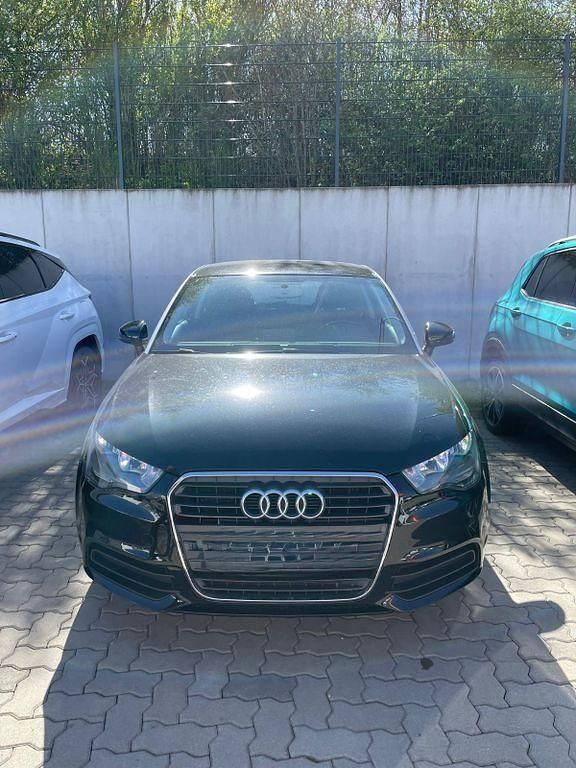 Schwarz Gebraucht 2011 Audi A1 Kleinwagen | 4.800 € (Guter Preis) - Bild 1/4