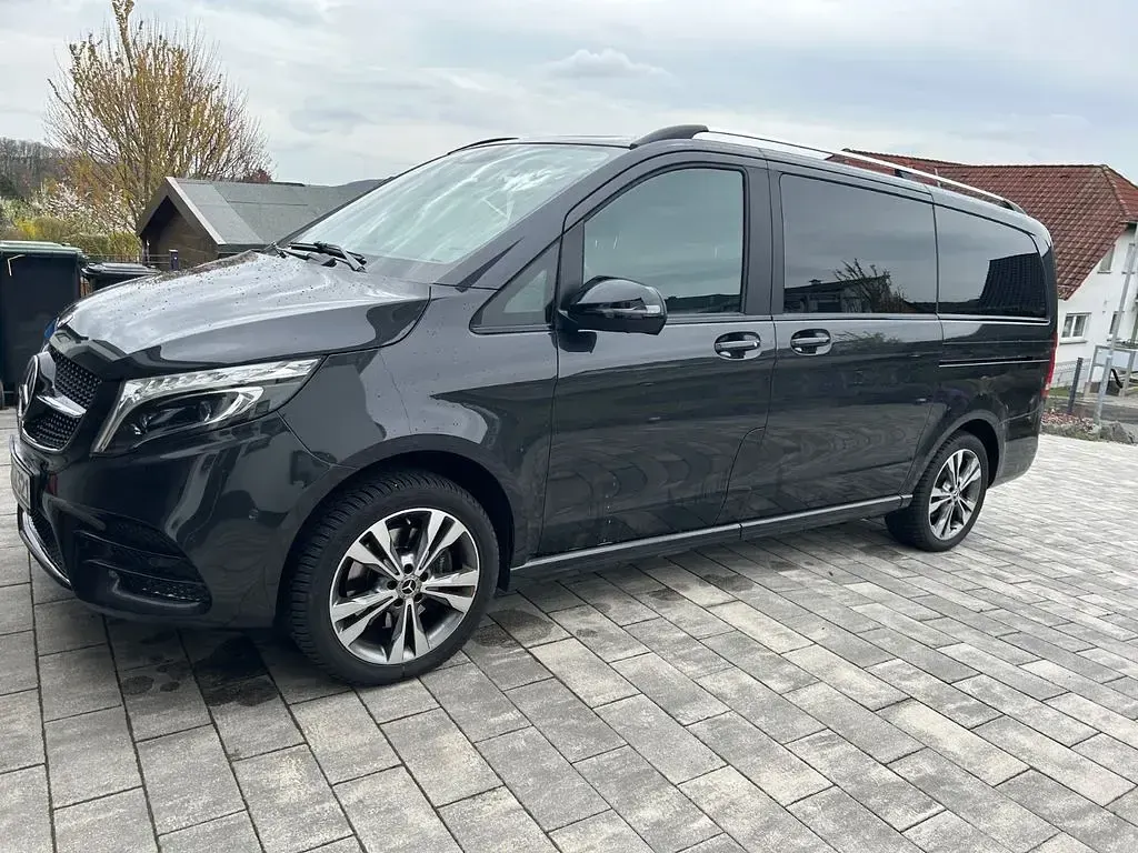 Gebraucht Mercedes V300 Avantgarde Edition 237 PS (174 kW) 2022 Grau Van / Kleinbus