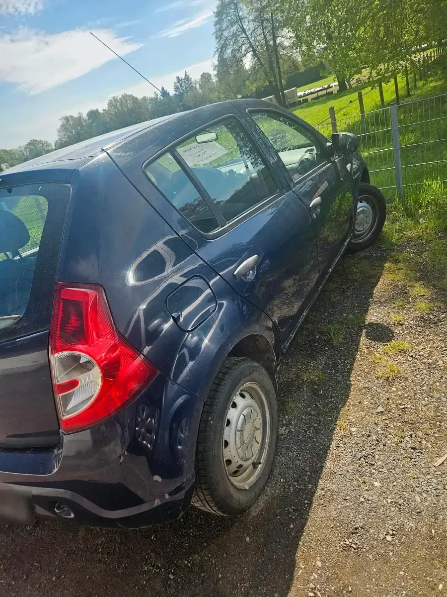 Używany Dacia Sandero 75 KM (55 kW) 2010 Niebieski Hatchback