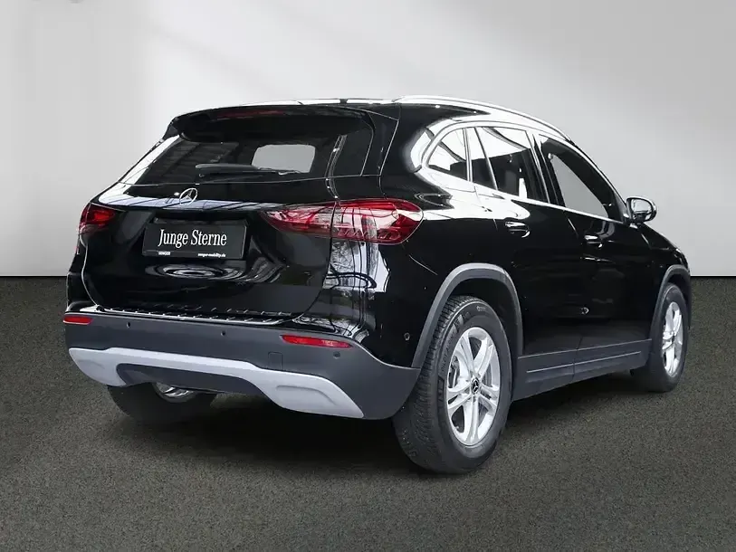 Gebraucht Mercedes GLA200 163 PS (119 kW) 2024 Schwarz SUV