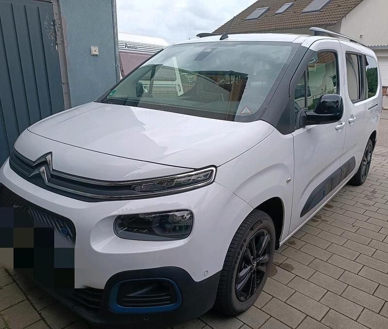 Weiß Gebraucht 2023 Citroën e-Berlingo Feel Van / Kleinbus | 29.000 € (Teuer) - Bild 1/4