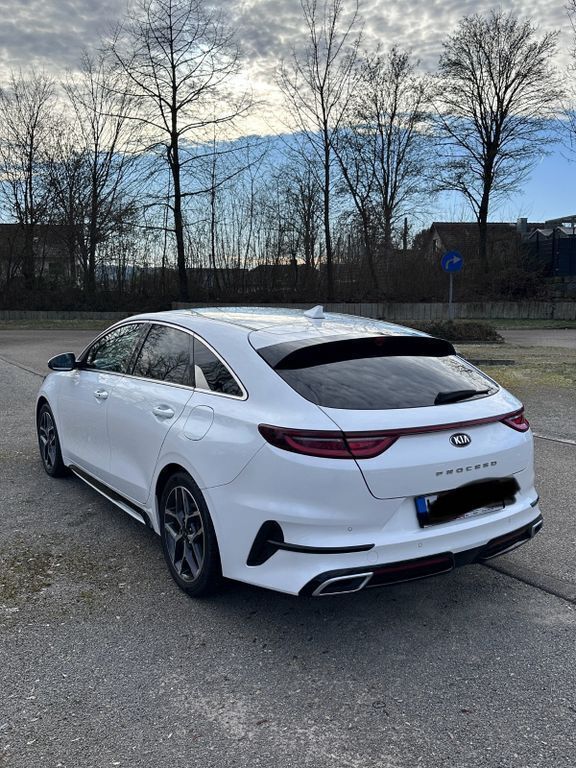 Weiß Gebraucht 2020 Kia ProCeed GT-Line Kleinwagen | 19.800 € (Guter Preis) - Bild 1/4