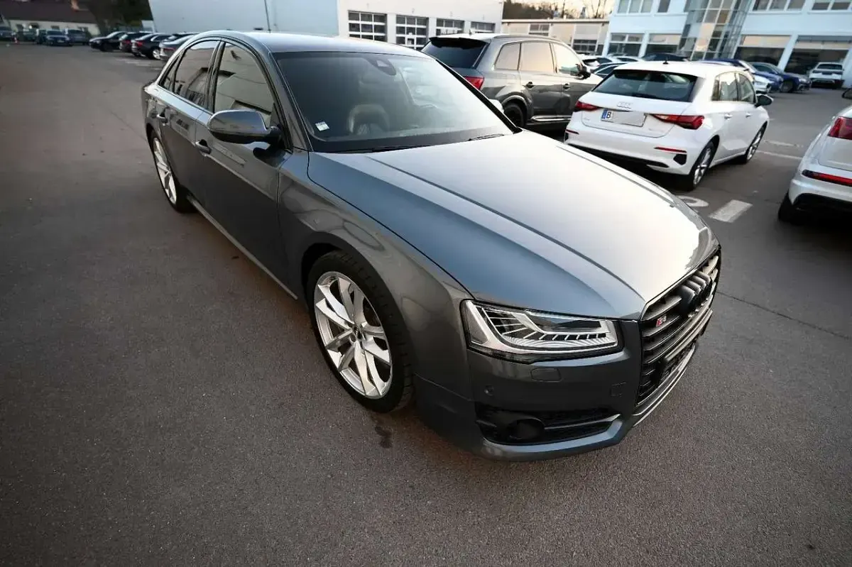 Gebraucht Audi S8 plus Sport 733 PS (539 kW) 2017 Grau Limousine