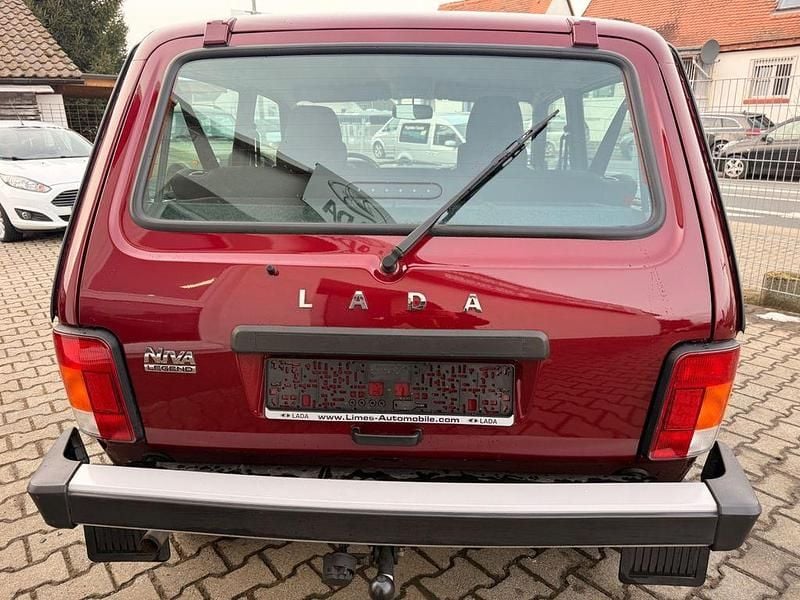 Gebraucht Lada niva 83 PS (61 kW) 2021 Rot SUV