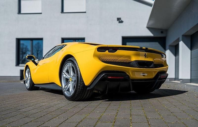 Gebraucht Ferrari 296 829 PS (609 kW) 2023 Gelb