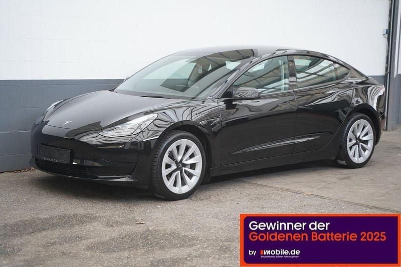 Schwarz Gebraucht 2022 Tesla Model 3 Standard Range Limousine | 26.750 € (Fairer Preis) - Bild 1/4