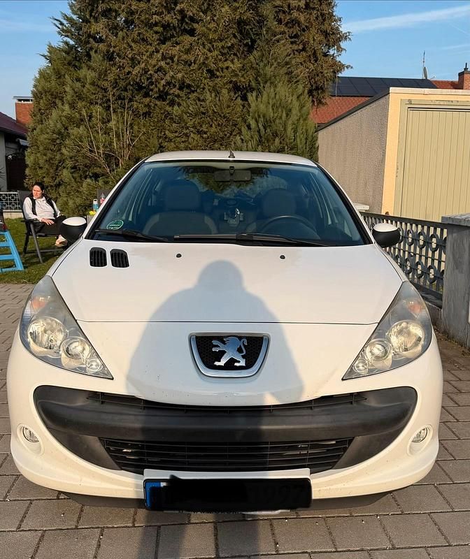 Gebraucht Peugeot 206+ 75 PS (55 kW) 2010 Weiß Kleinwagen
