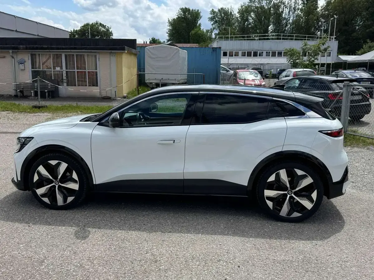 Gebraucht Renault Megane E-Tech Techno 160 kW (218 PS) 2023 Weiss 369 schwarz gne Kleinwagen
