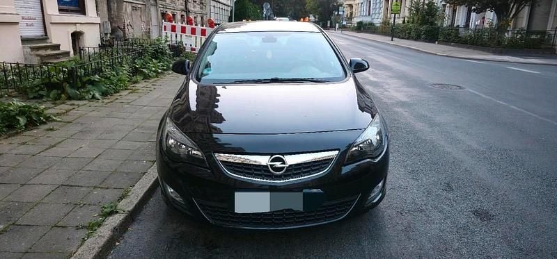 Schwarz Gebraucht 2010 Opel Astra Limousine | 4.499 € (Fairer Preis) - Bild 1/4