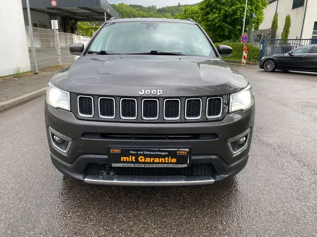 Gebraucht Jeep Compass Limited 170 PS (125 kW) 2018 Grau SUV