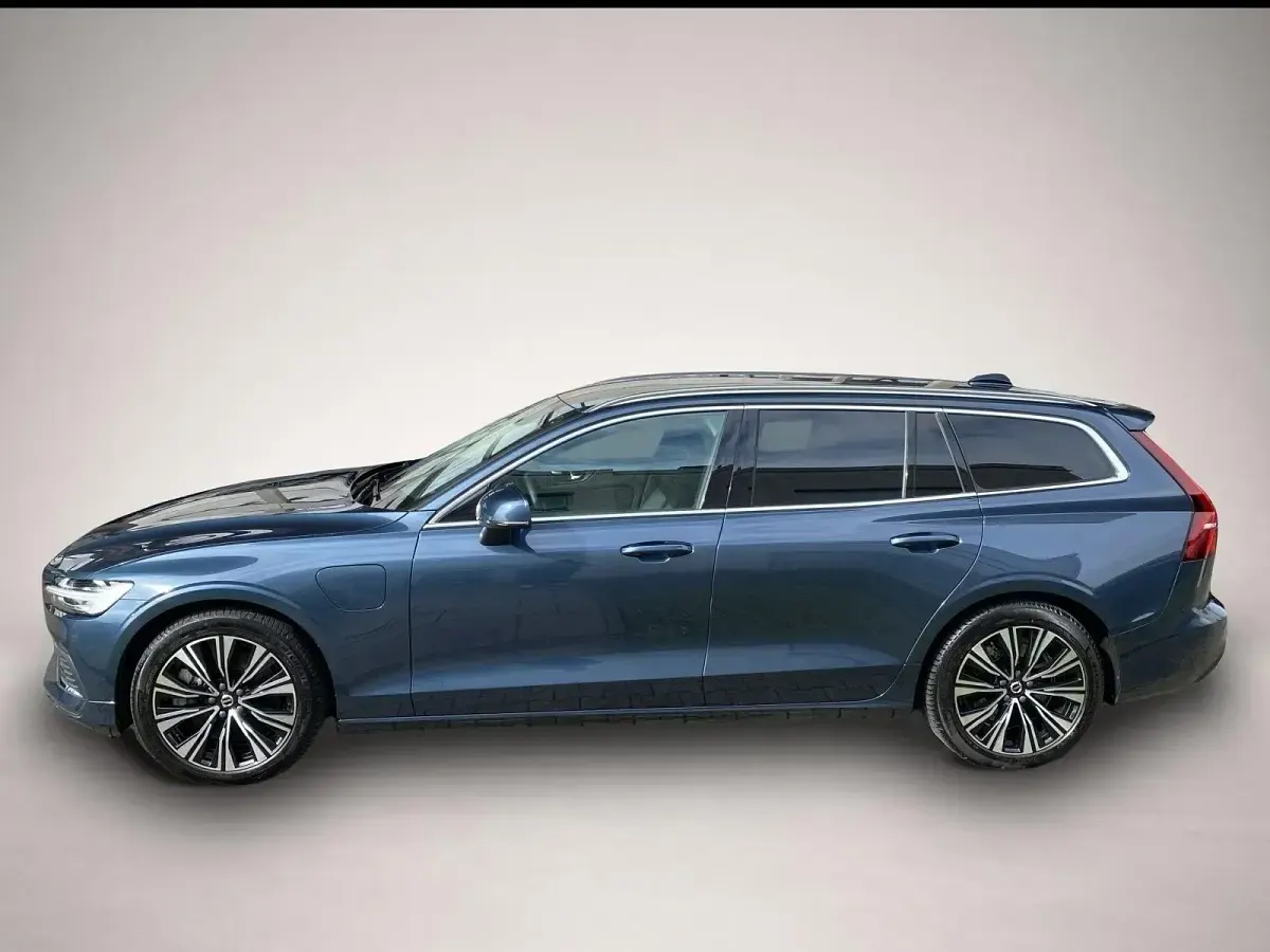 Gebraucht Volvo V60 Plus 455 PS (334 kW) 2022 Manufacturer Kombi
