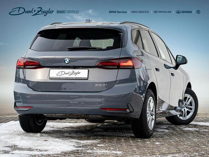 Gebraucht BMW 220 Active Tourer Performance 170 PS (125 kW) 2025 Kupfergrau metallic Van / Kleinbus