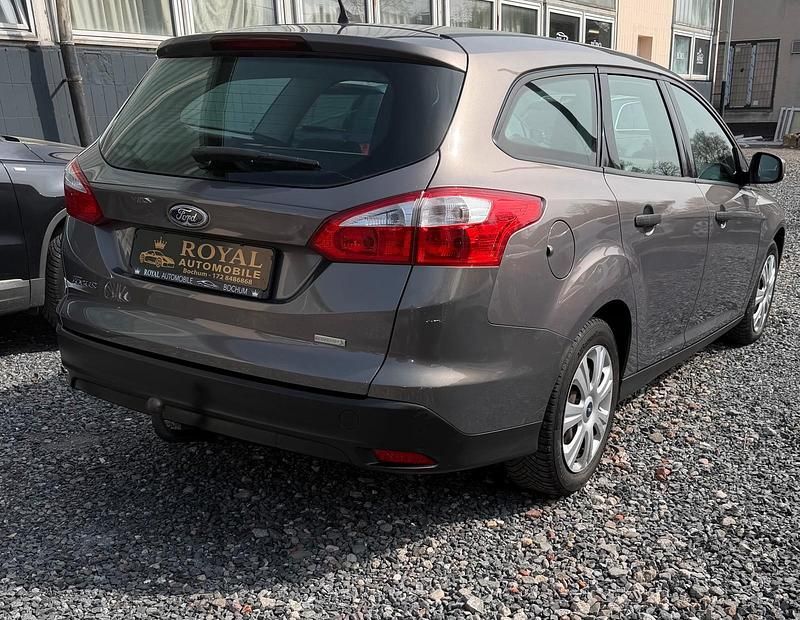 Gebraucht Ford Focus Ambiente 101 PS (74 kW) 2013 Grau Kombi