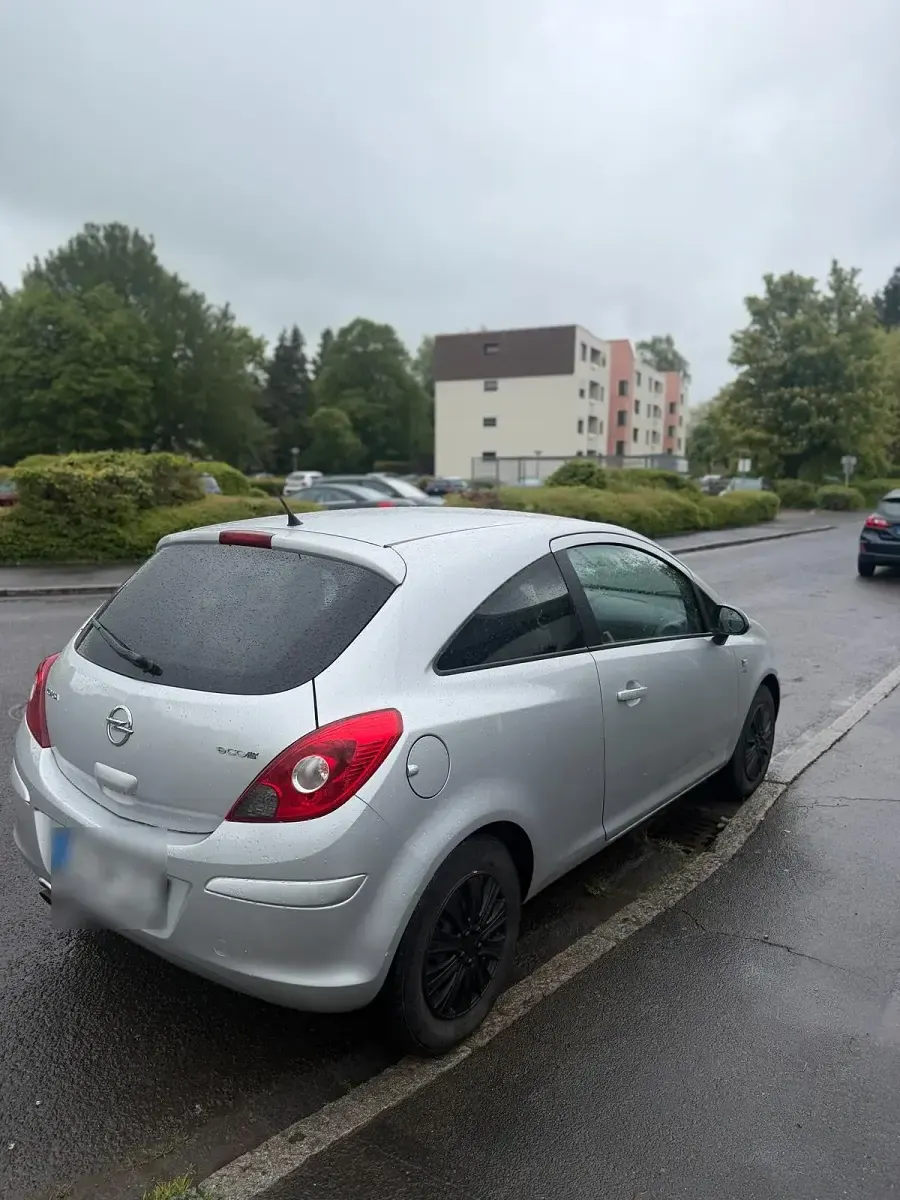 Gebraucht Opel Corsa 69 PS (50 kW) 2011 Silber Kleinwagen
