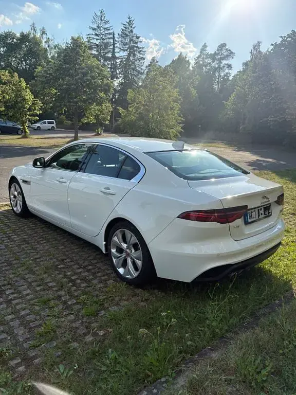 Gebraucht Jaguar XE S 179 PS (131 kW) 2020 Weiß Limousine