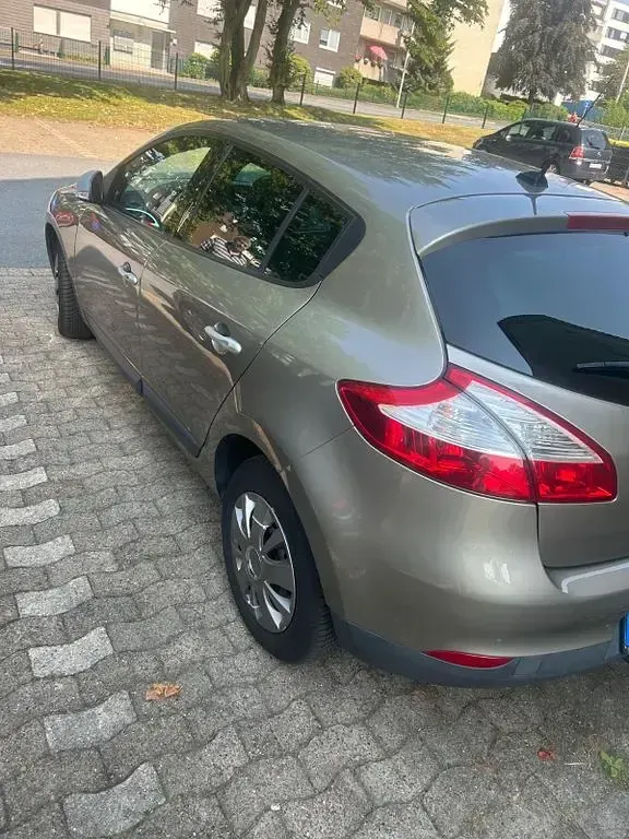 Gebraucht Renault Mégane III Luxe 140 PS (102 kW) 2011 Braun Limousine