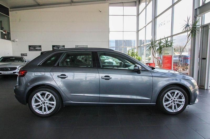 Gebraucht Audi A3 Exclusive 116 PS (85 kW) 2019 Grau Limousine