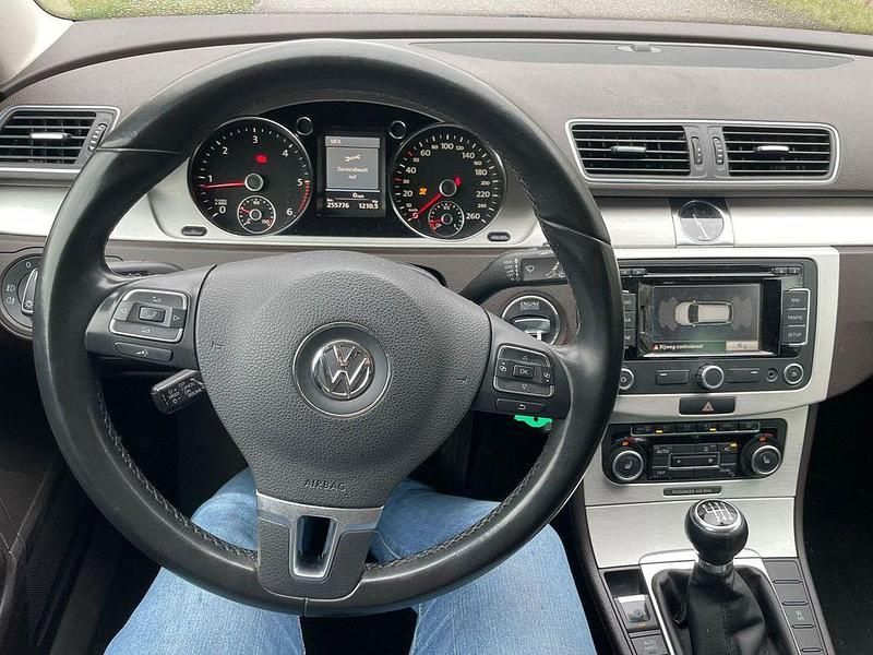 Gebraucht VW Passat Highline 105 PS (77 kW) 2011 Braun Kombi