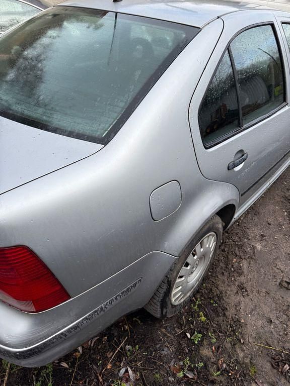 Second-hand VW Bora Edition 90 CP (66 kW) 2000 Argintiu Berlinǎ