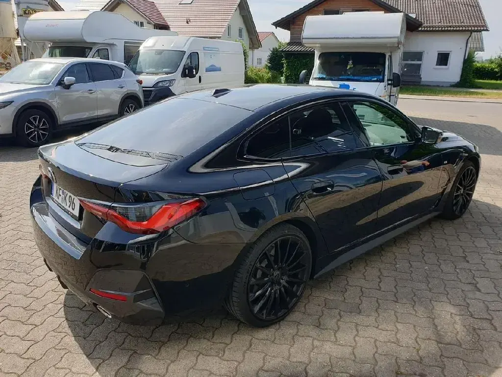 Gebraucht BMW 430 M Sport 245 PS (180 kW) 2023 Black sapphire metallic Coupé