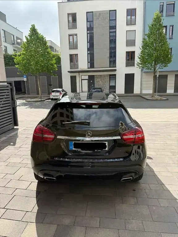 Gebraucht Mercedes GLA180 Urban 122 PS (89 kW) 2017 Schwarz SUV