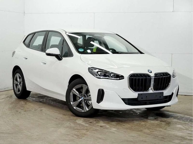Gebraucht BMW 220 163 PS (119 kW) 2025 Alpinweiss 3 Van / Kleinbus