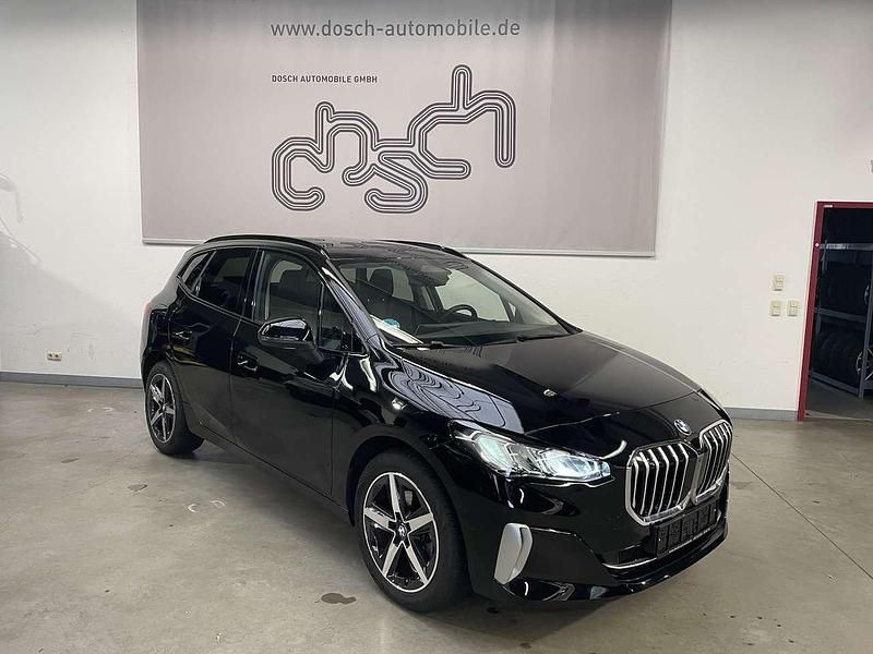 Schwarz ii Gebraucht 2024 BMW 218 Luxury Line Van / Kleinbus | 29.990 € (Fairer Preis) - Bild 1/4