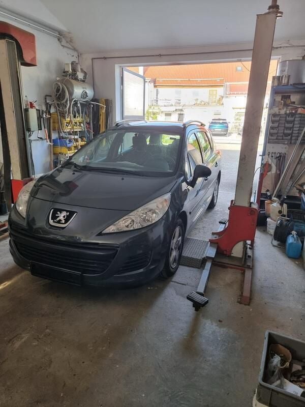 Silber Gebraucht 2010 Peugeot 207 Kombi | 2.800 € (Fairer Preis) - Bild 1/4