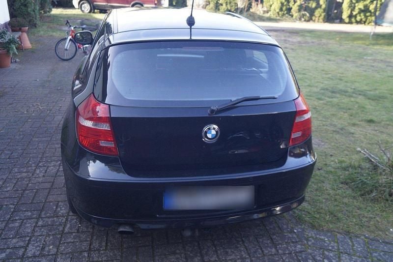 Gebraucht BMW 120 120 PS (88 kW) 2009 Schwarz Kleinwagen
