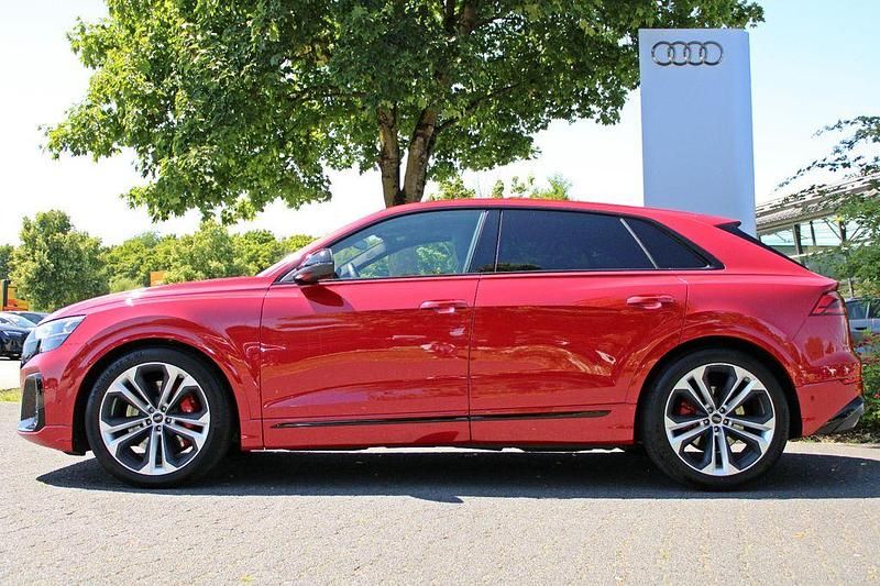 Gebraucht Audi SQ8 Ambiente 507 PS (372 kW) 2024 Rot SUV
