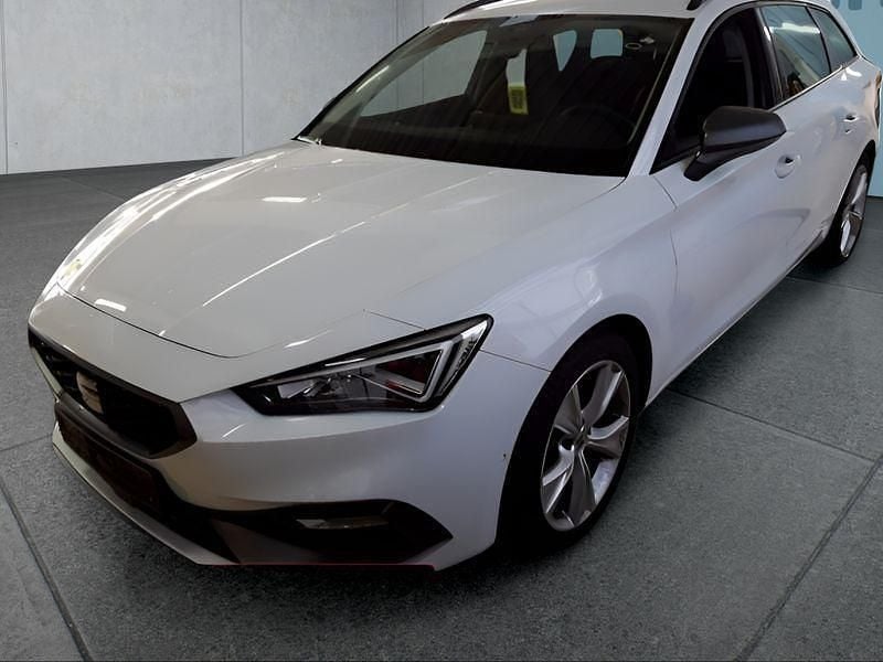 Weiß Gebraucht 2024 Seat Leon FR Kombi | 28.399 € (Fairer Preis) - Bild 1/4