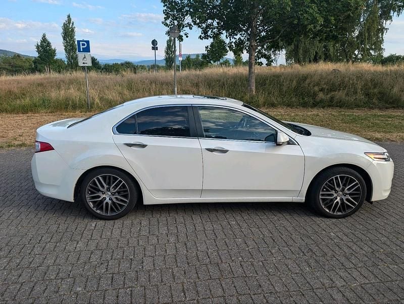 Weiß Gebraucht 2010 Honda Accord Limousine | 8.499 € (Fairer Preis) - Bild 1/4