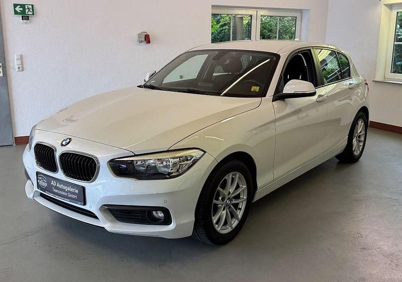 Weiß Gebraucht 2017 BMW 118 Advantage Kleinwagen | 14.499 € (Fairer Preis) - Bild 1/4