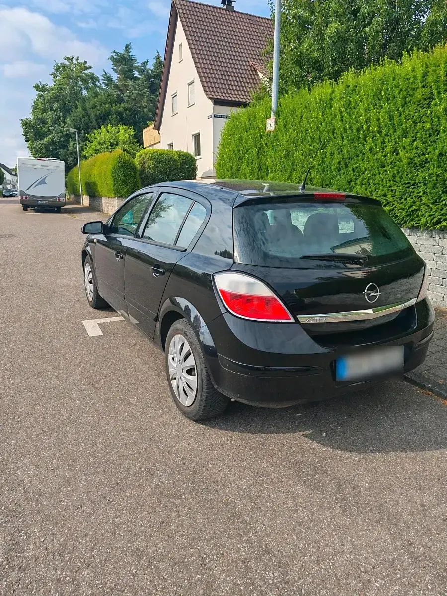 Gebraucht Opel Astra 105 PS (77 kW) 2025 Schwarz Kleinwagen