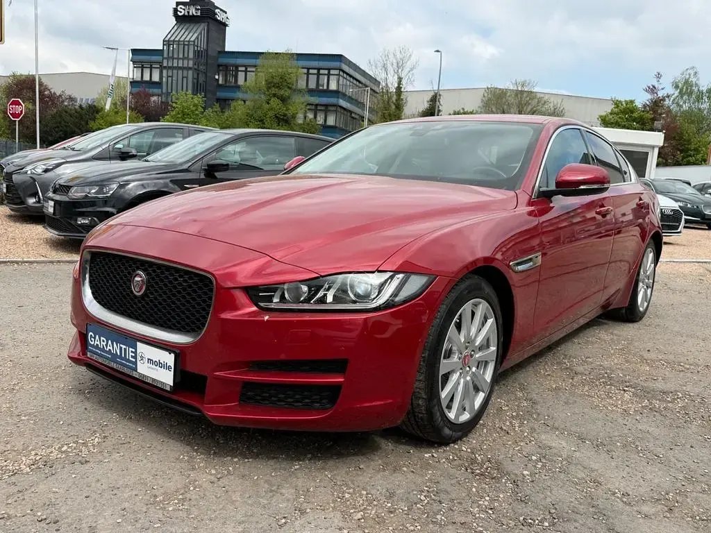 Gebraucht Jaguar XE 179 PS (131 kW) 2017 Rot Limousine
