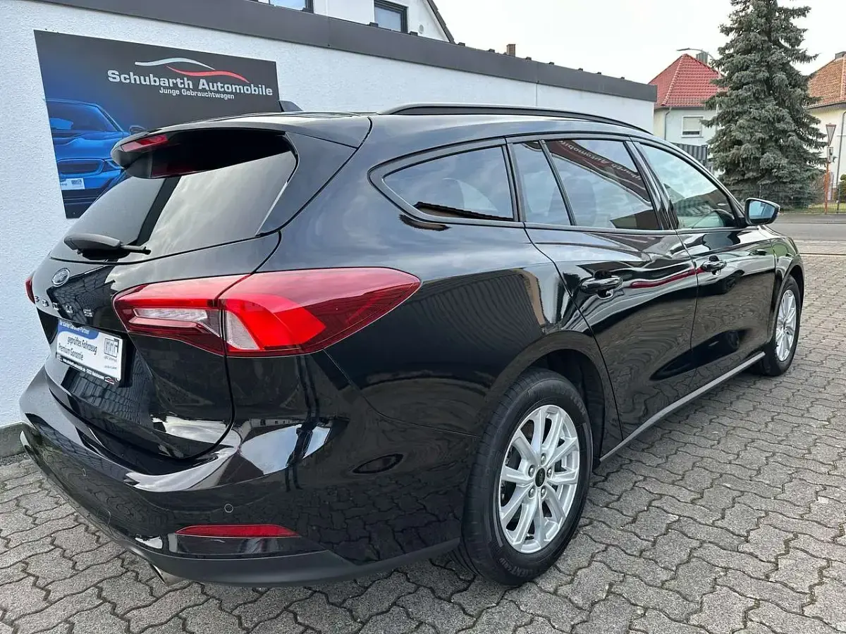 Gebraucht Ford Focus 120 PS (88 kW) 2023 Obsidianschwarz metallic Kombi
