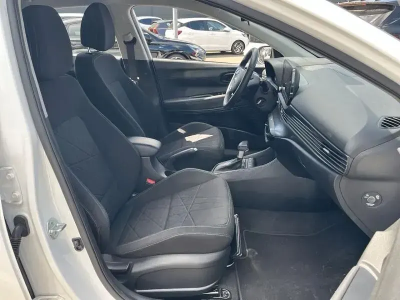 Gebraucht Hyundai Bayon Intro Edition 101 PS (74 kW) 2021 Weiß SUV