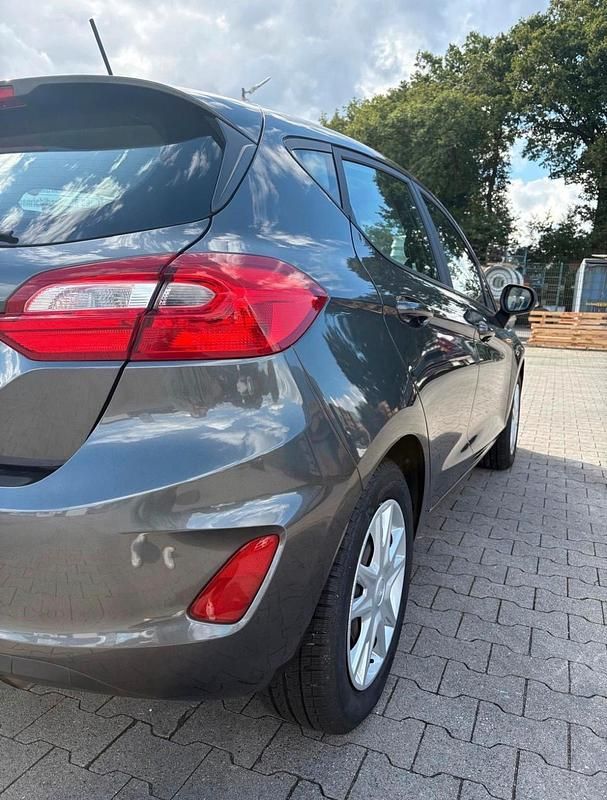 Gebraucht Ford Fiesta 71 PS (52 kW) 2018 Grau Kleinwagen