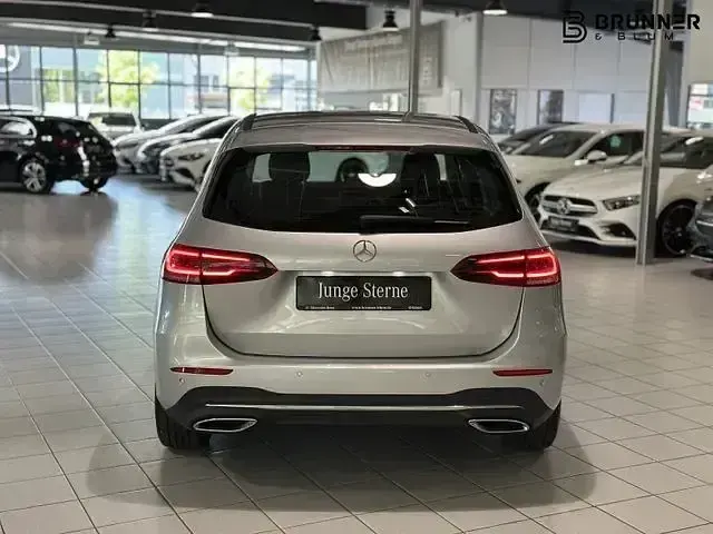 Gebraucht Mercedes B200 Progressive 163 PS (119 kW) 2022 Iridiumsilber Kleinwagen