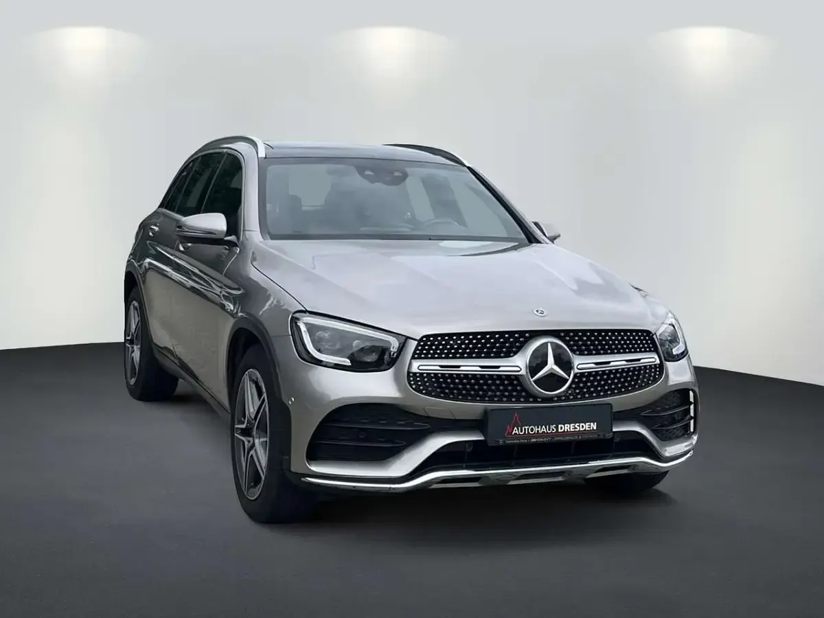 Gebraucht Mercedes GLC300 AMG 245 PS (180 kW) 2019 Mojavesilber (metallic) SUV
