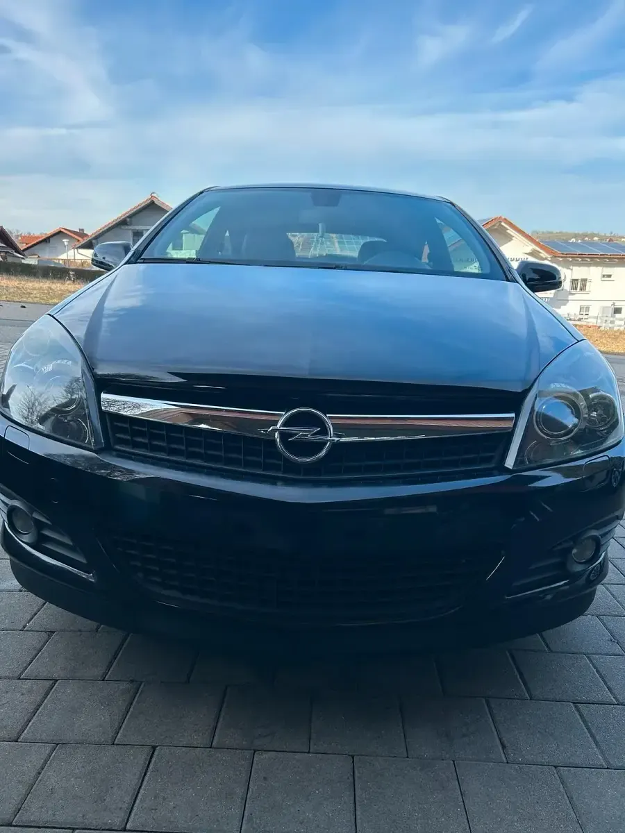 Gebraucht Opel Astra GTC 140 PS (102 kW) 2009 Schwarz Coupé