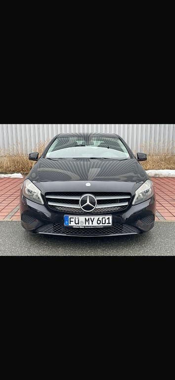 Gebraucht Mercedes A180 122 PS (89 kW) 2015 Schwarz Limousine