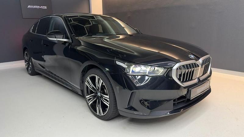 Schwarz Gebraucht 2024 BMW 520 Performance Limousine | 49.999 € (Fairer Preis) - Bild 1/4
